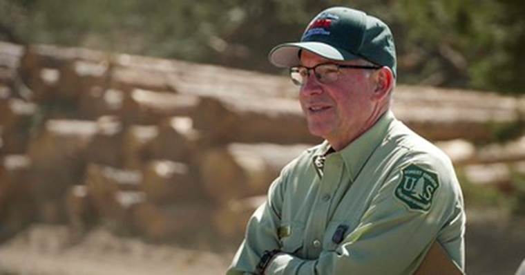 A person wearing a hat and glasses
AI-generated content may be incorrect.