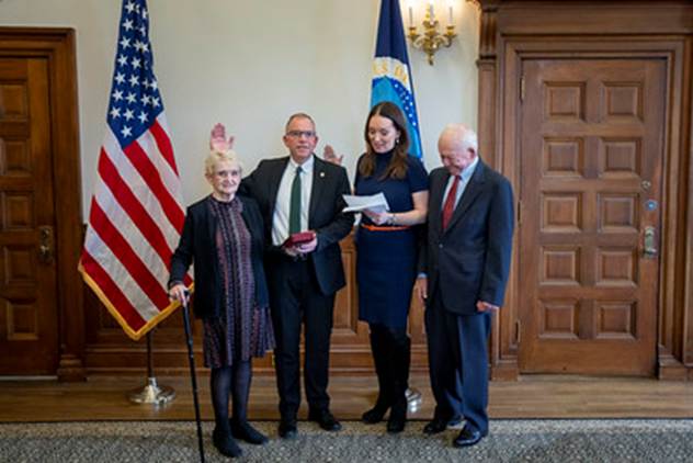 A group of people posing for a photo
AI-generated content may be incorrect.